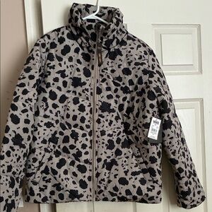 Vans woman’s cozy stylish puffer💕 Brand new with tags was $110.